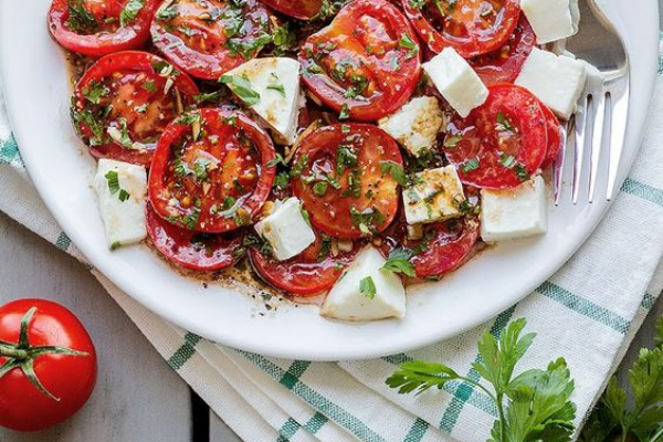 Mozarella Salatası / Mozzarella Salad