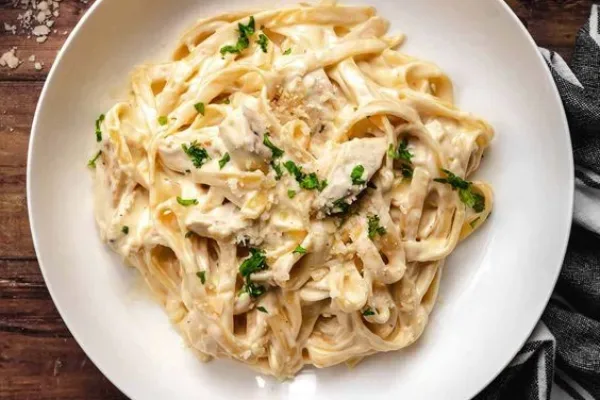 Tavuklu Kremalı Makarna / Chicken Alfredo