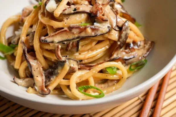 Kremalı Mantarlı Makarna/Mushroom Pasta With Cream